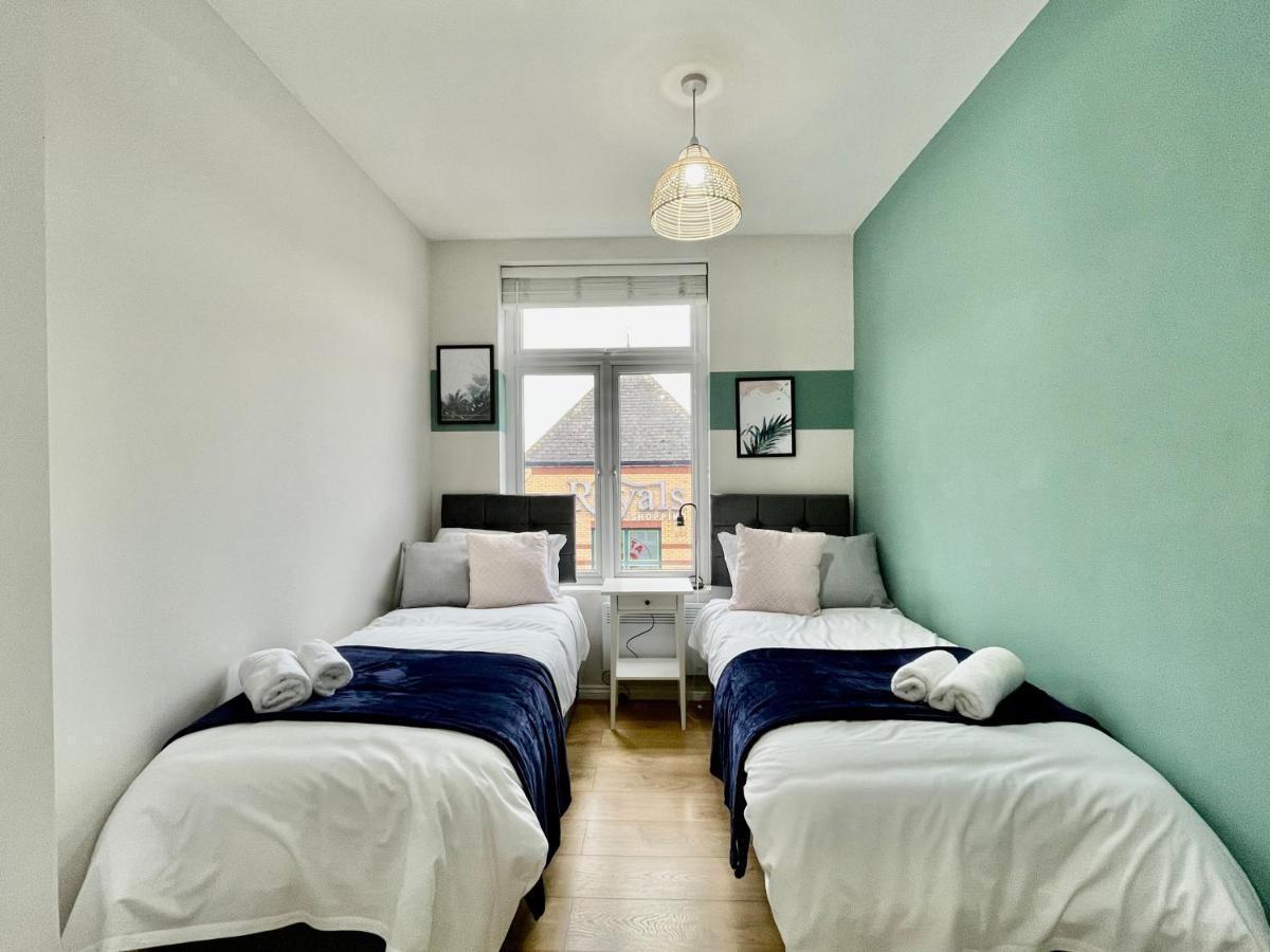 Apartmán City Centre Gem In Southend Near The Beach, Station And Parking Exteriér fotografie