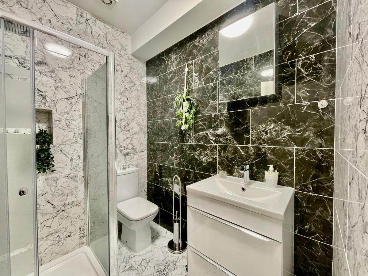 Apartmán City Centre Gem In Southend Near The Beach, Station And Parking Exteriér fotografie