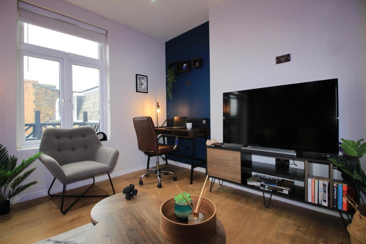 Apartmán City Centre Gem In Southend Near The Beach, Station And Parking Exteriér fotografie